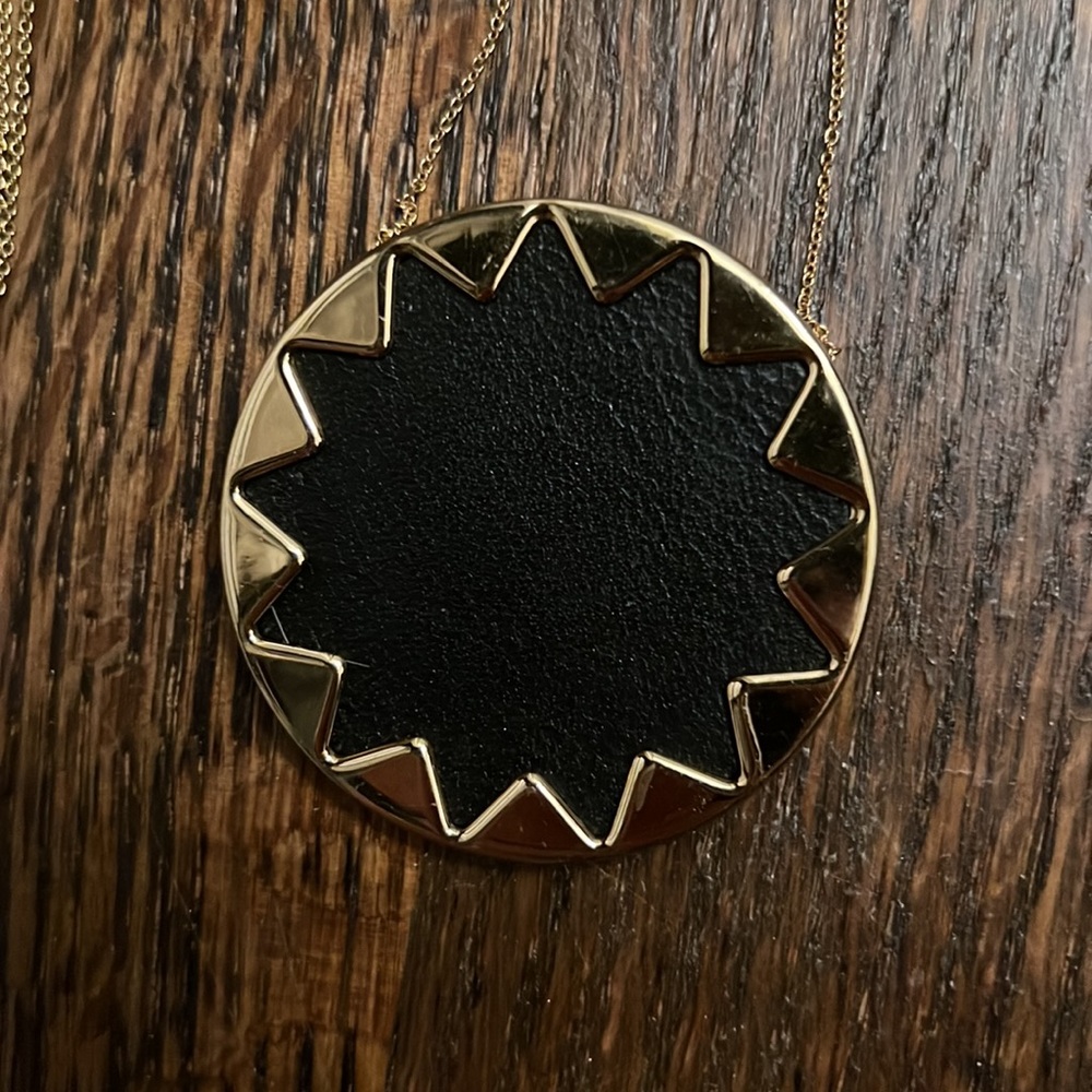 House of Harlowe, large starburst pendant necklace.